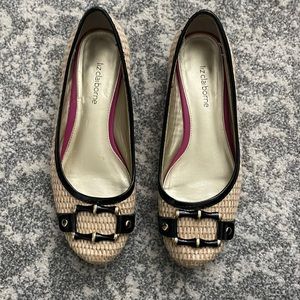 Beautiful LIKE NEW Liz Claiborne Bamboo flat.